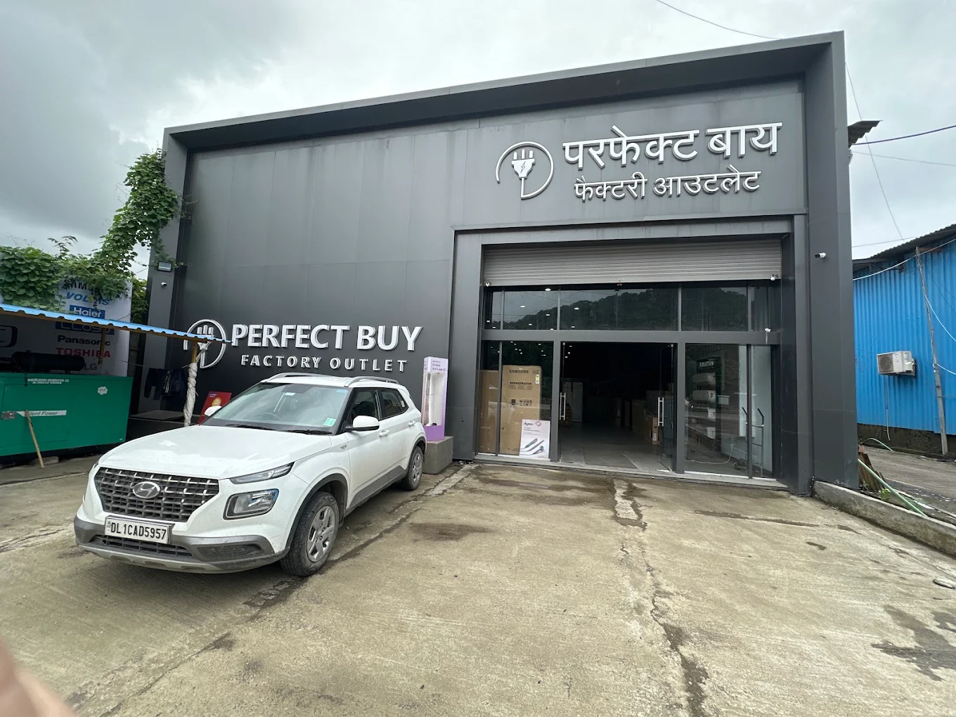 Exterior of the Perfect Buy Factory Outlet showroom in Bhiwandi
